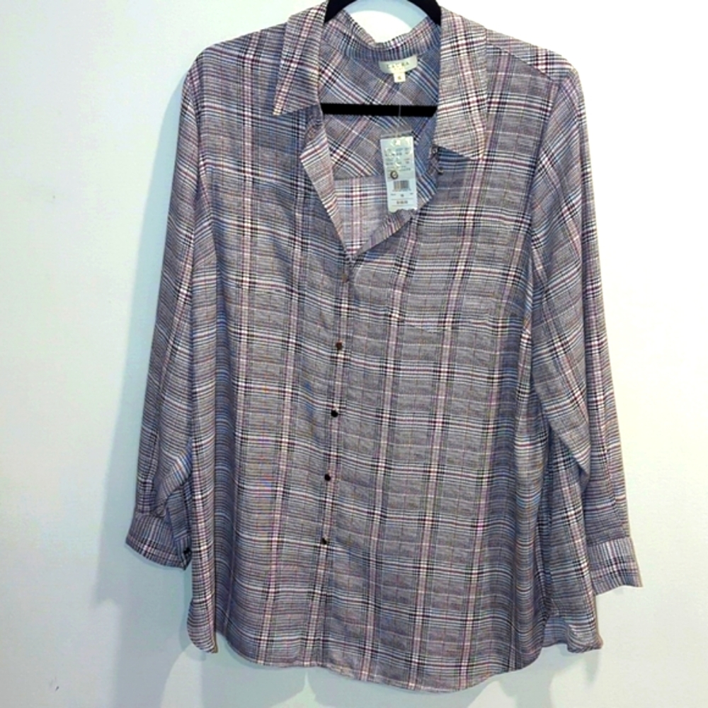 NWT Laura Plus button up Blouse